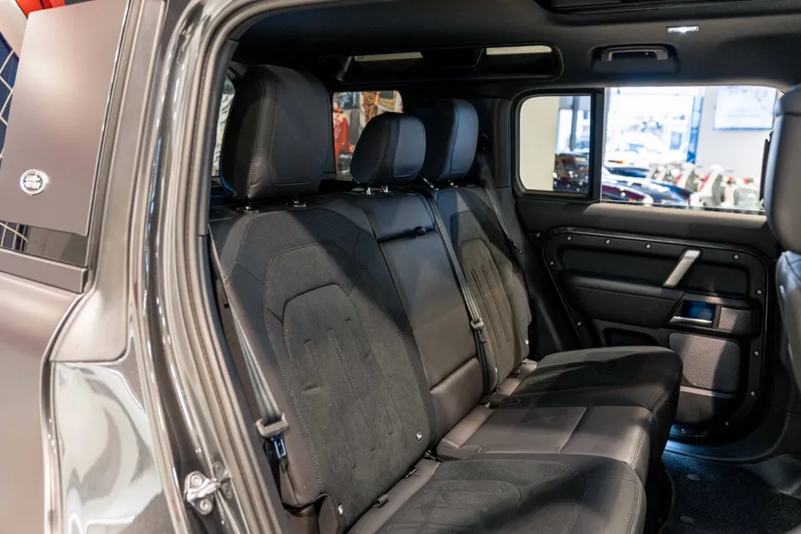 LAND ROVER DEFENDER V8