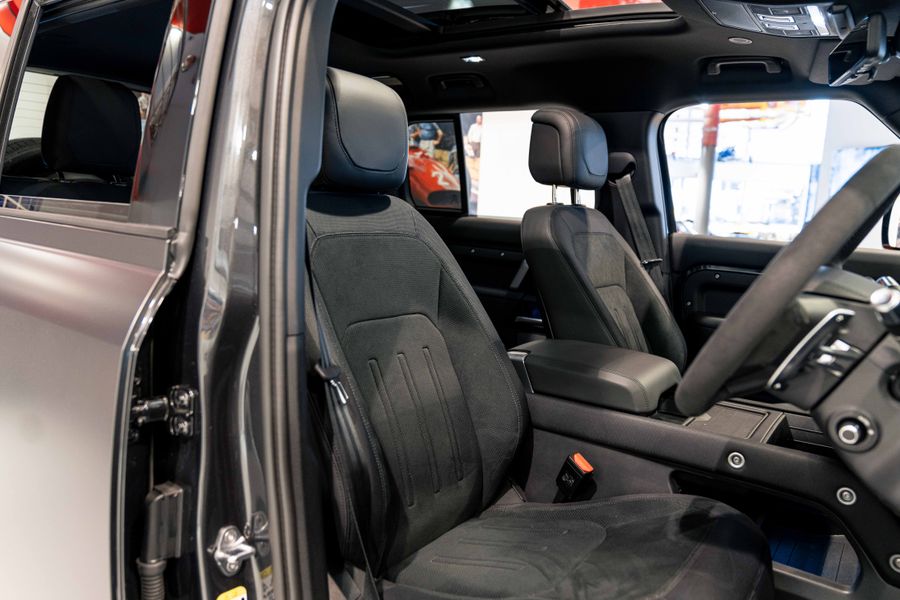 LAND ROVER DEFENDER V8