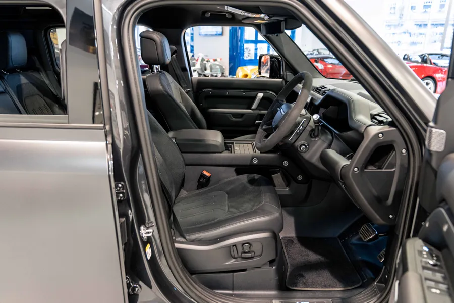 LAND ROVER DEFENDER V8
