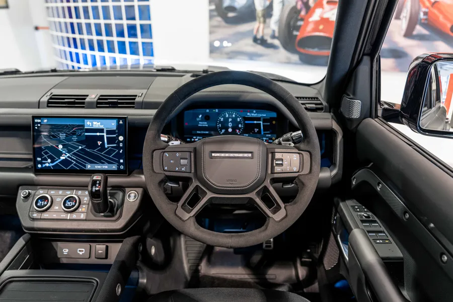 LAND ROVER DEFENDER V8