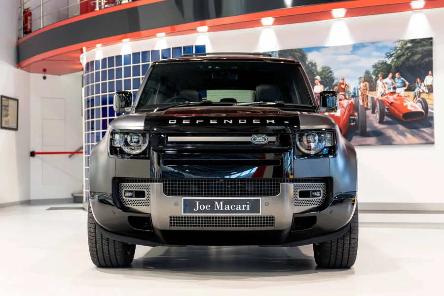 LAND ROVER DEFENDER V8