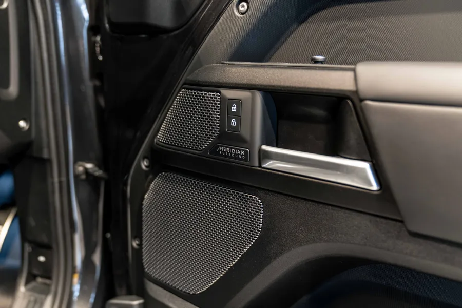 LAND ROVER DEFENDER V8