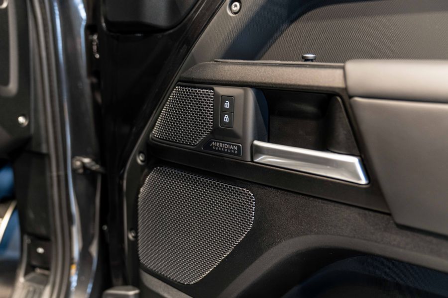 LAND ROVER DEFENDER V8