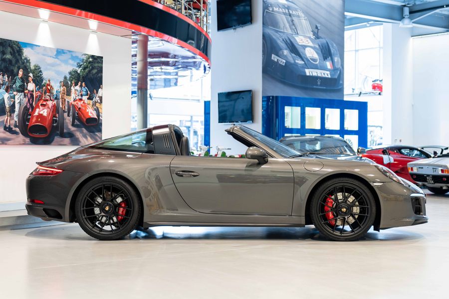 Porsche 911 Targa GTS LHD