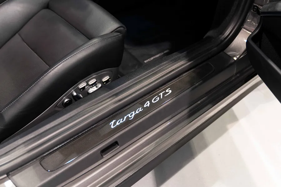 Porsche 911 Targa GTS LHD