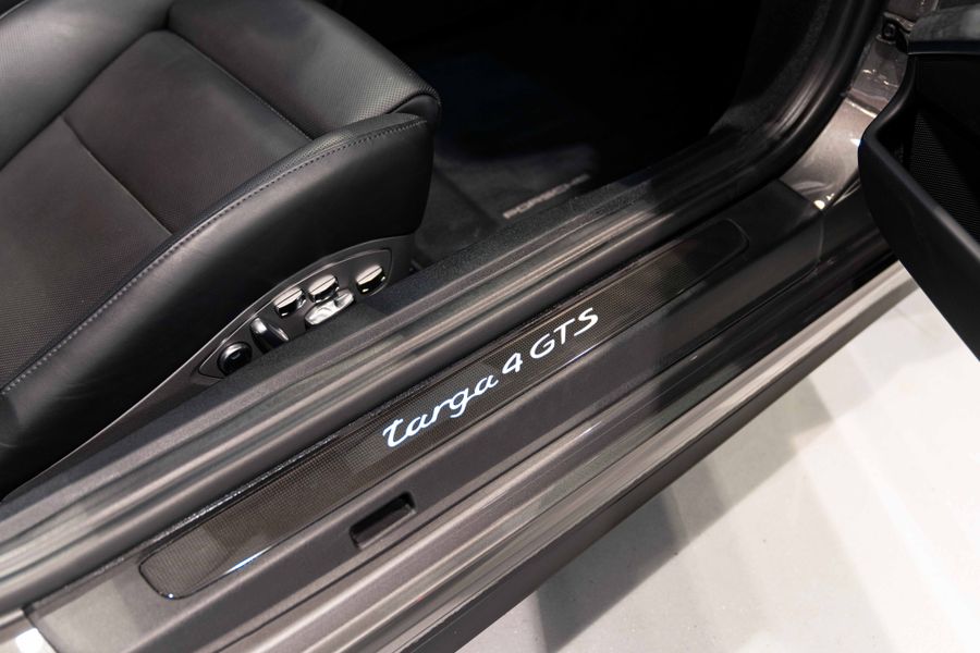 Porsche 911 Targa GTS LHD