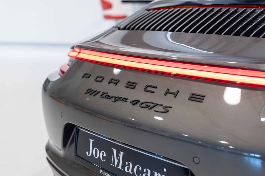 Porsche 911 Targa GTS LHD