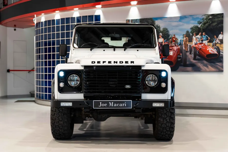 Land Rover Defender 90