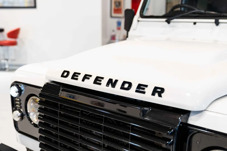 Land Rover Defender 90