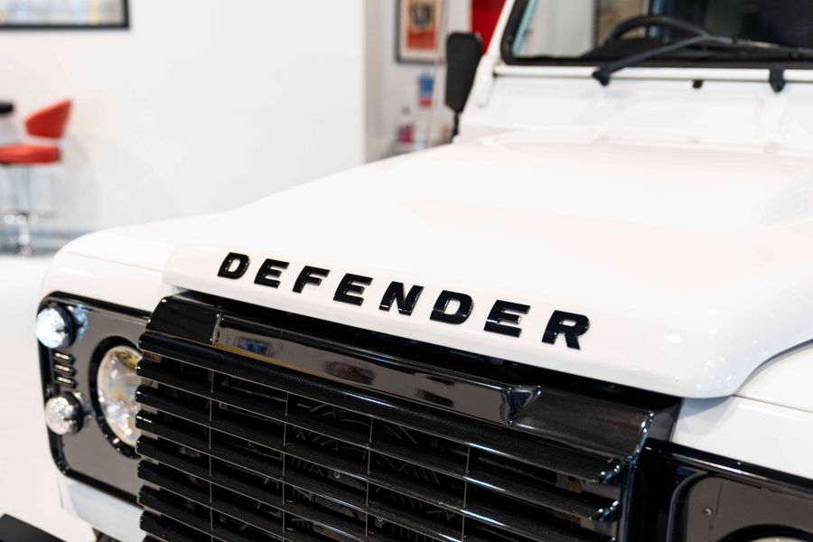 Land Rover Defender 90