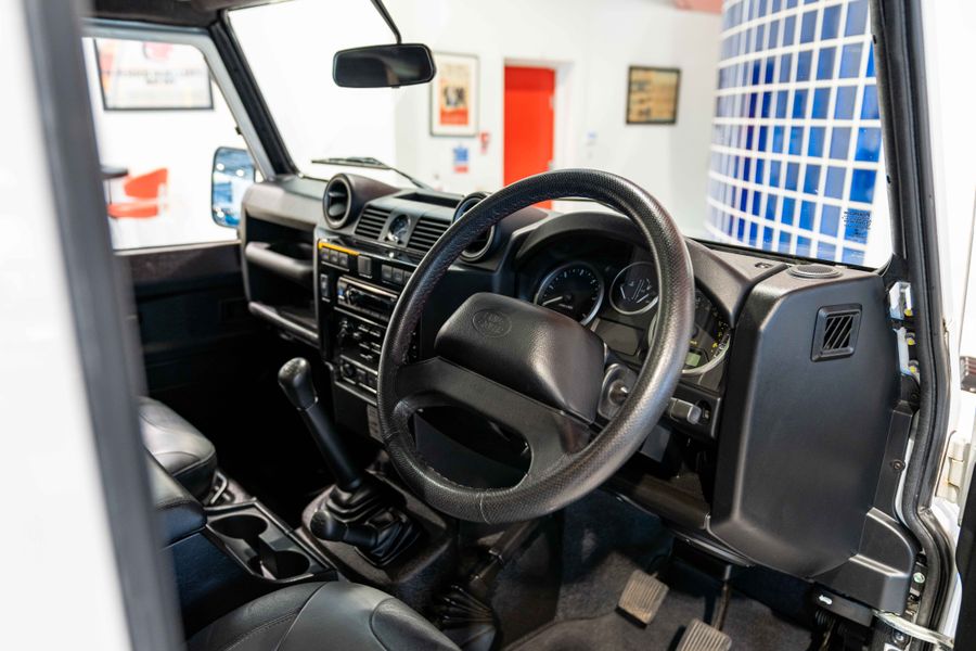 Land Rover Defender 90