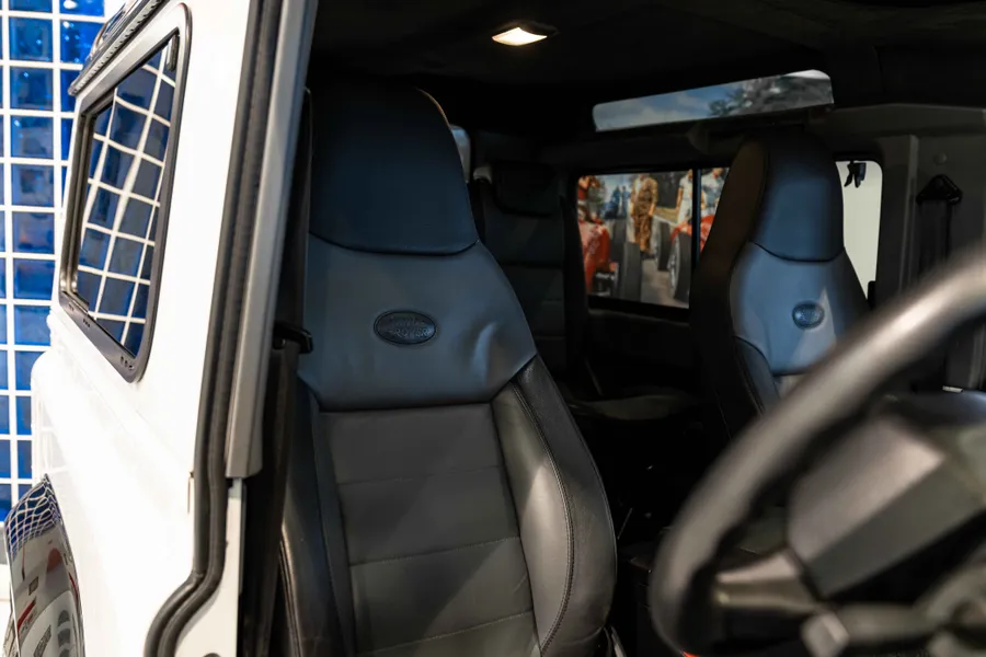 Land Rover Defender 90