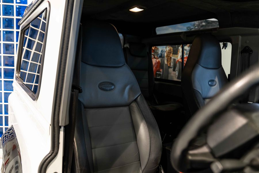 Land Rover Defender 90