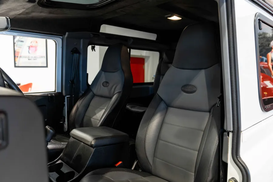 Land Rover Defender 90