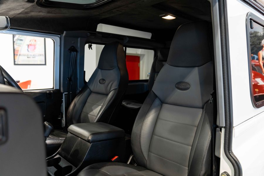 Land Rover Defender 90