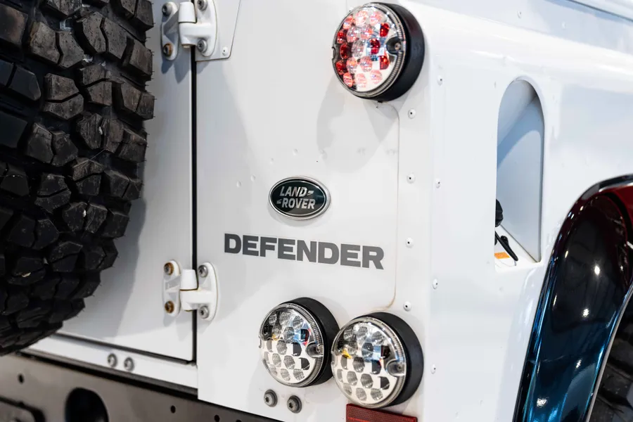 Land Rover Defender 90