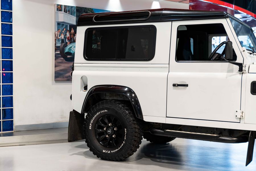 Land Rover Defender 90