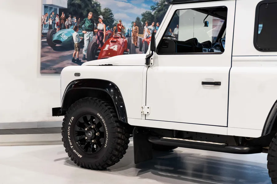Land Rover Defender 90