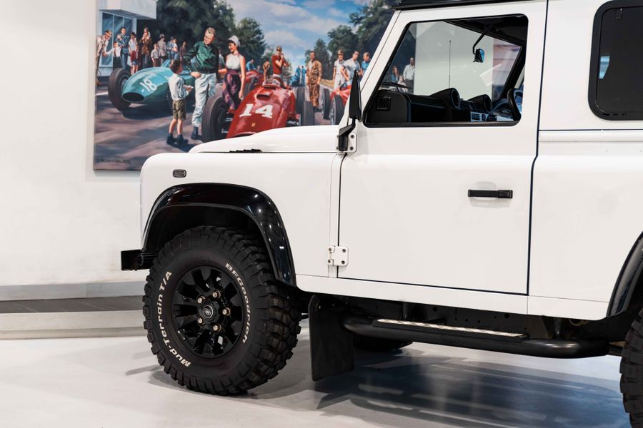 Land Rover Defender 90