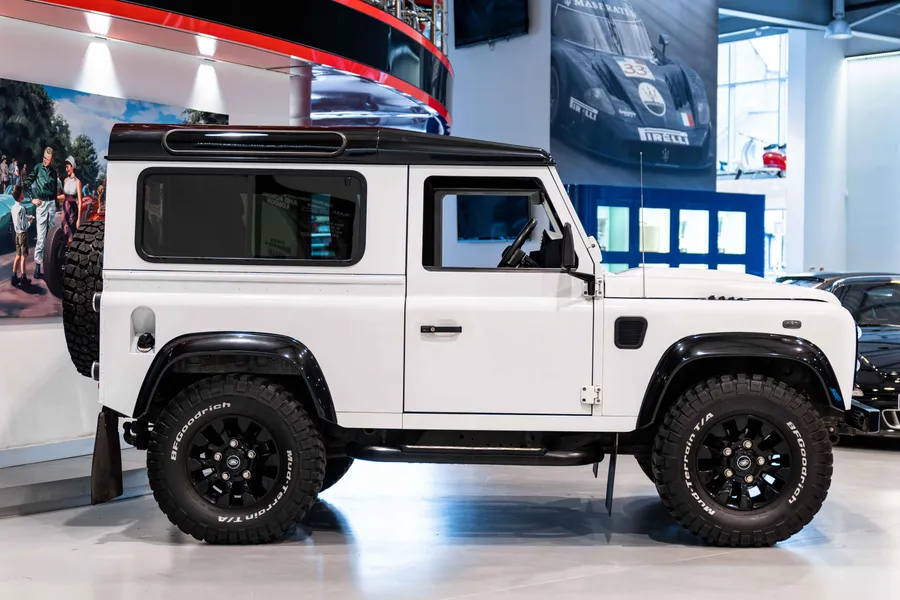 Land Rover Defender 90
