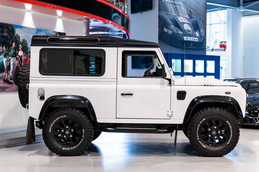 Land Rover Defender 90