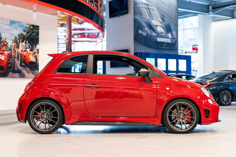Abarth 695 Officine Ferrari LHD