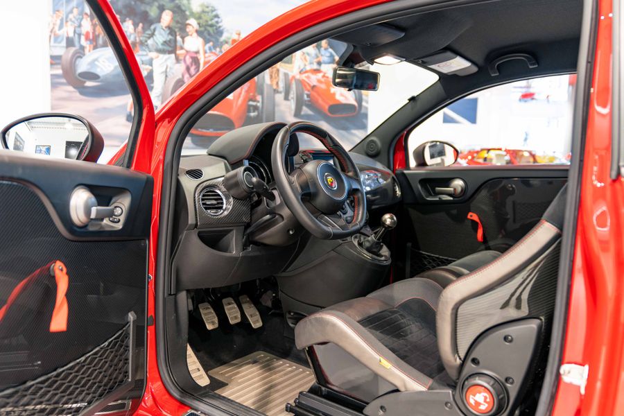 Abarth 695 Officine Ferrari LHD