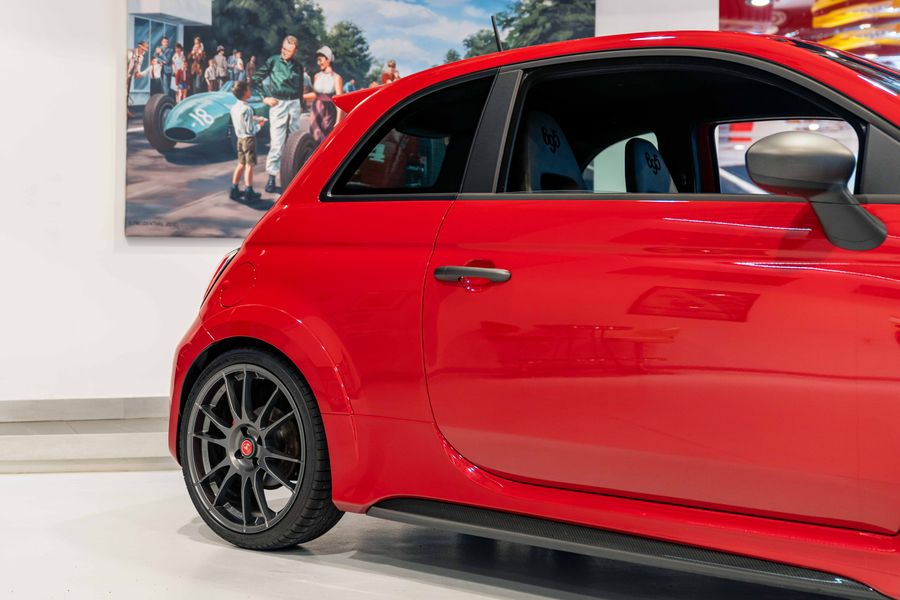 Abarth 695 Officine Ferrari LHD