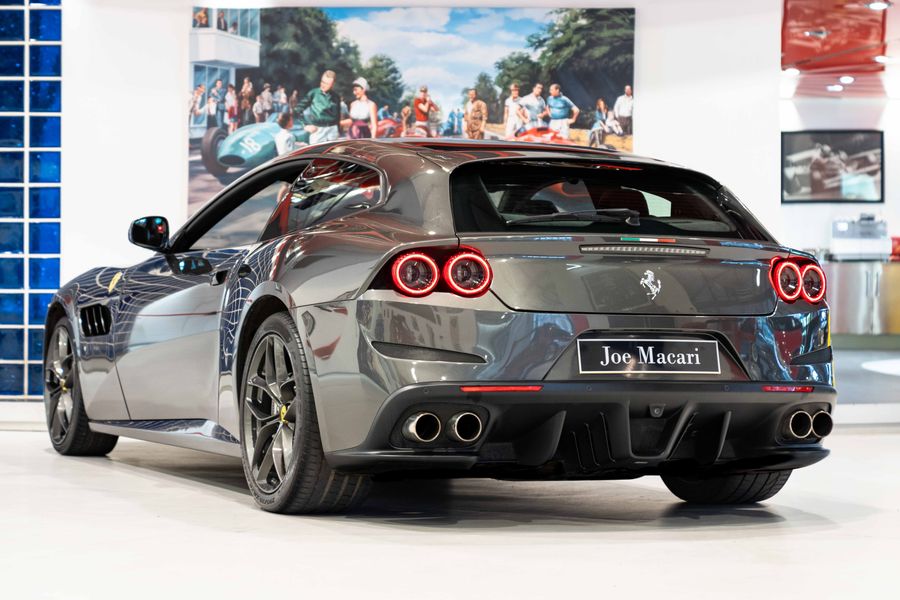 Ferrari GTC4 Lusso T