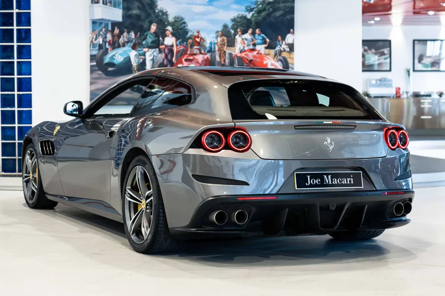 Ferrari GTC4 Lusso V12