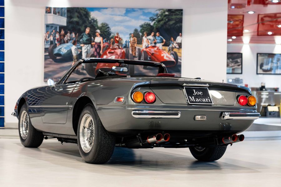 Ferrari 365 GTS/4 Daytona Spyder