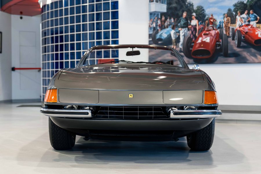 Ferrari 365 GTS/4 Daytona Spyder