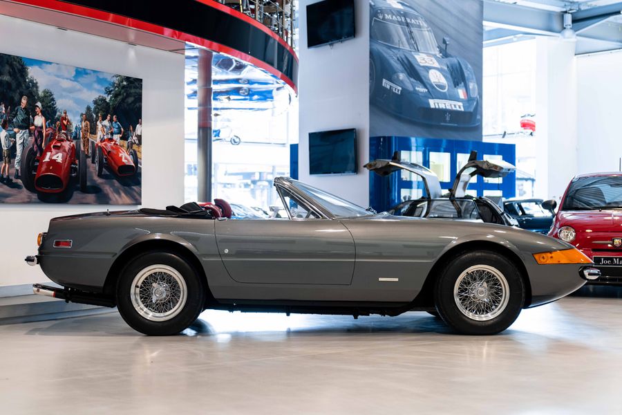 Ferrari 365 GTS/4 Daytona Spyder