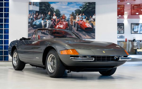 Ferrari 365 GTS/4 Daytona Spyder