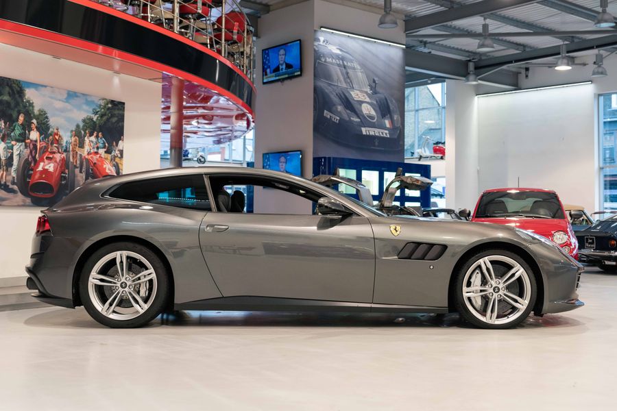Ferrari GTC4 Lusso V12