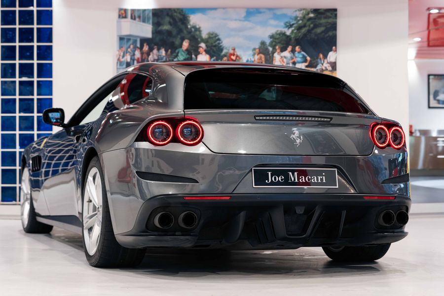 Ferrari GTC4 Lusso V12
