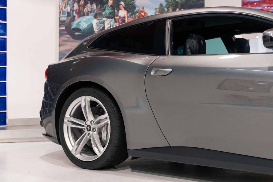 Ferrari GTC4 Lusso V12