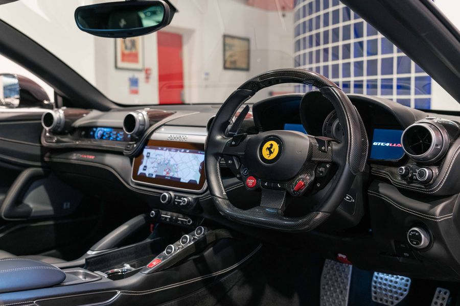Ferrari GTC4 Lusso V12