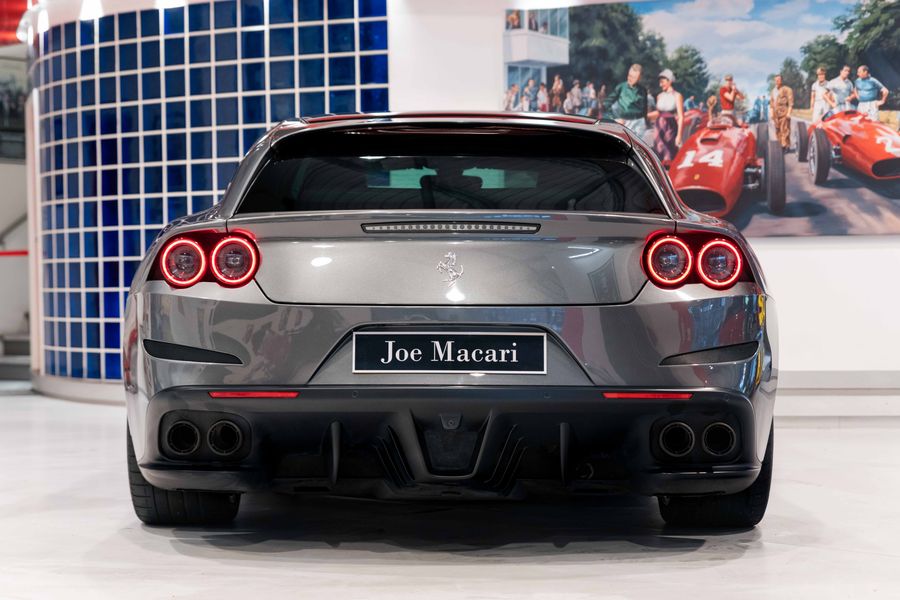 Ferrari GTC4 Lusso V12