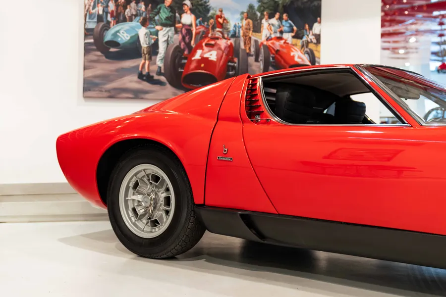 Lamborghini Miura P400