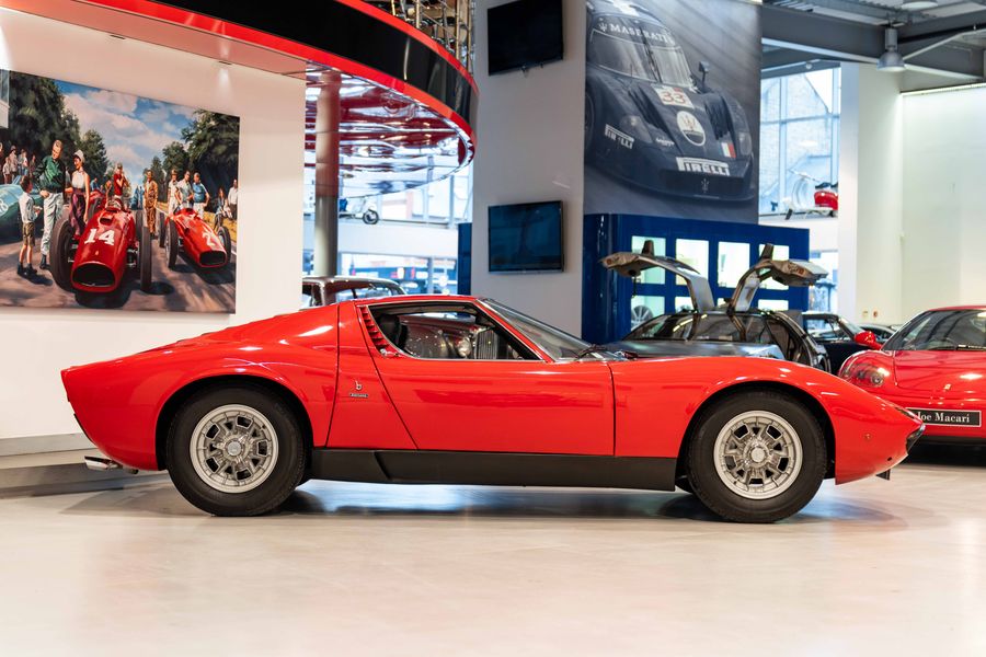 Lamborghini Miura P400