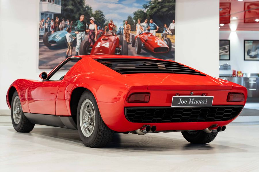 Lamborghini Miura P400