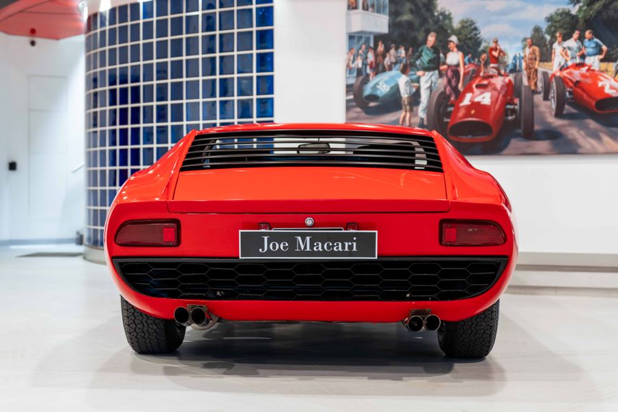 Lamborghini Miura P400