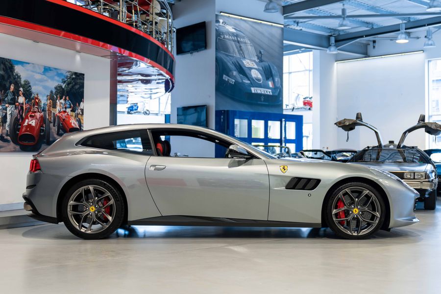 Ferrari GTC4 Lusso T