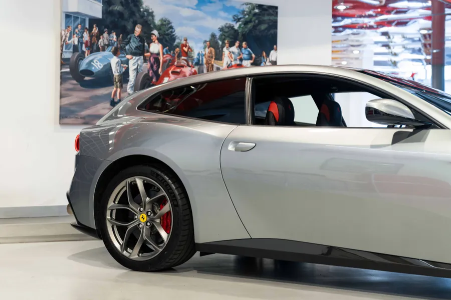 Ferrari GTC4 Lusso T