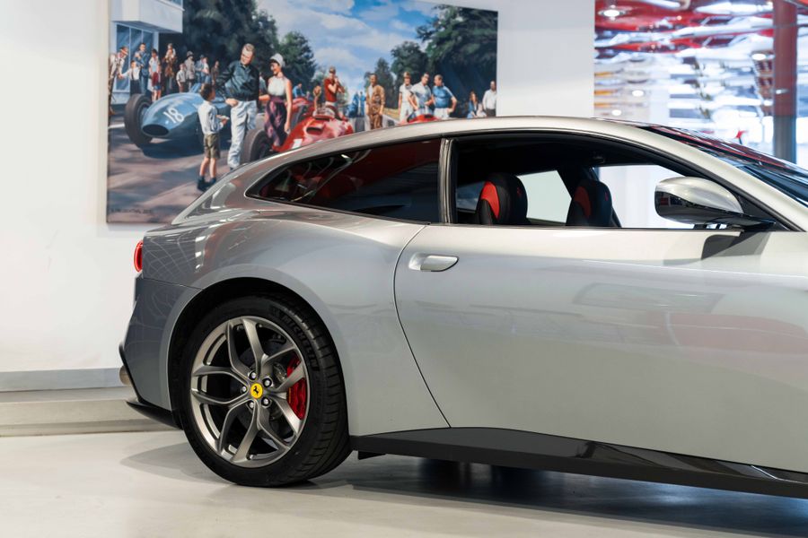 Ferrari GTC4 Lusso T
