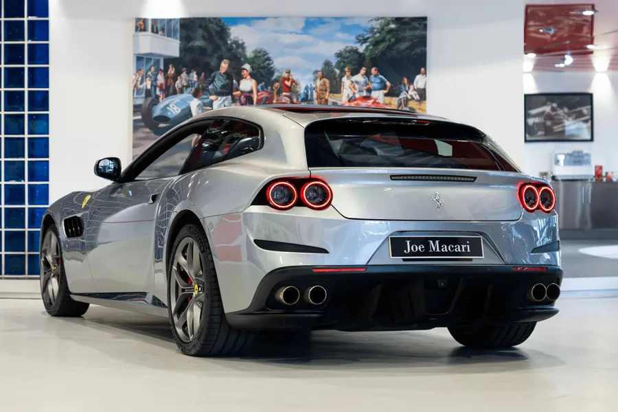Ferrari GTC4 Lusso T