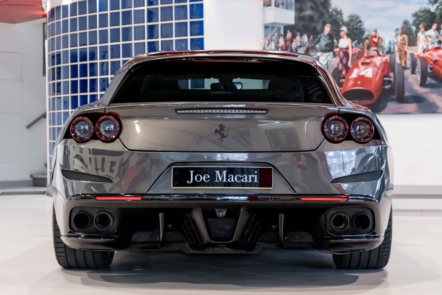 Ferrari GTC4 Lusso V12