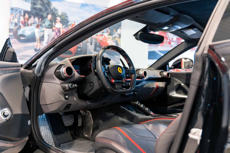 Ferrari 812 Superfast LHD