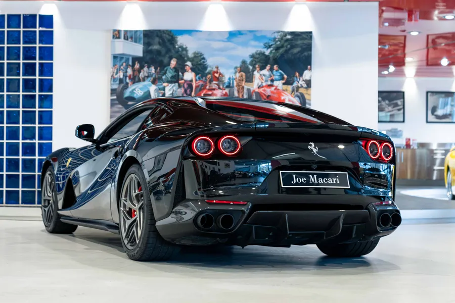 Ferrari 812 Superfast LHD
